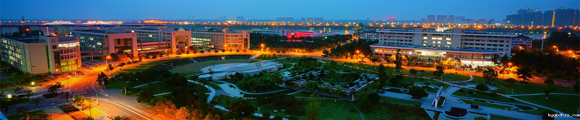 广场夜景
